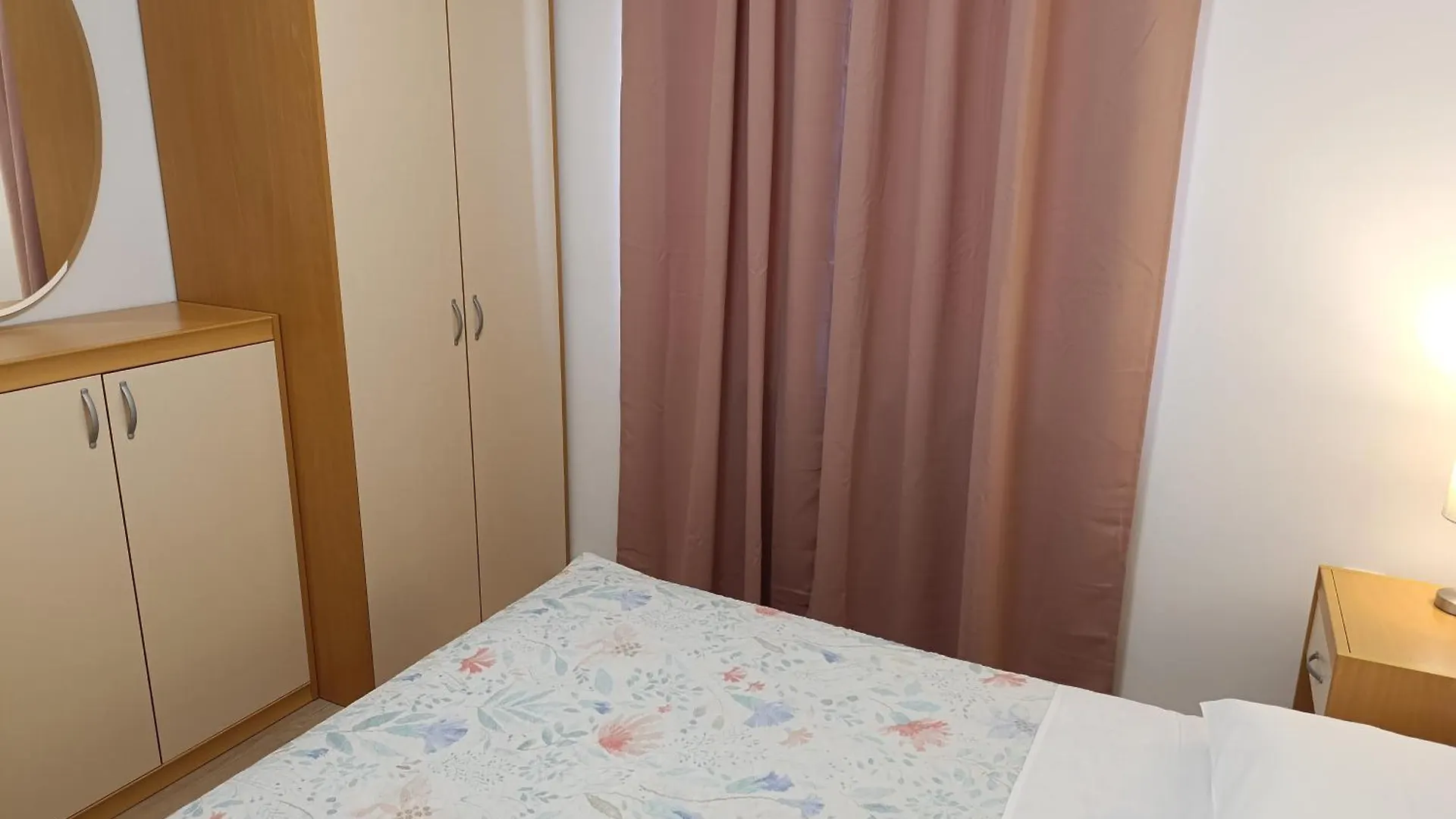 Apartments Valentina-B 닌